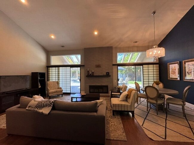 Building Photo - Gorgeous 3-Bedroom House in Gold River wit...
