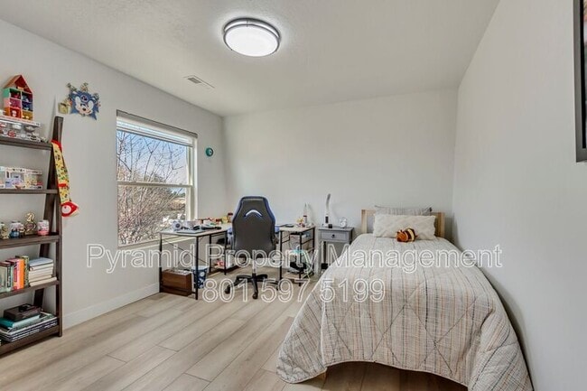Building Photo - 10971 Cindy Cir