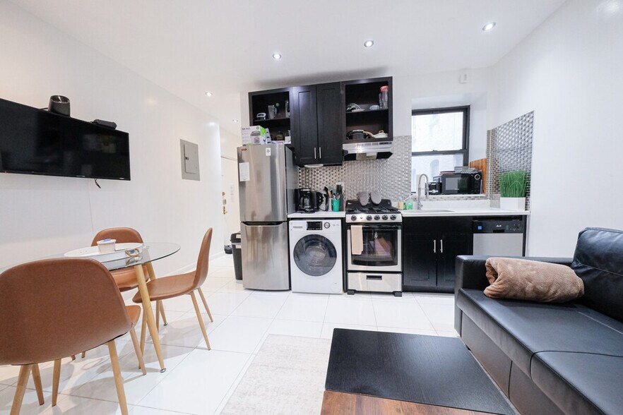 Building Photo - 5 W 101st St