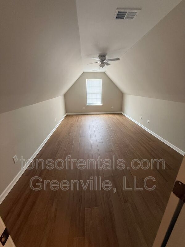 Building Photo - 151 Bellweather Dr