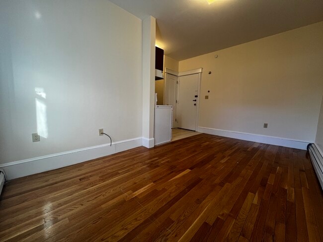 Building Photo - 903 Beacon St