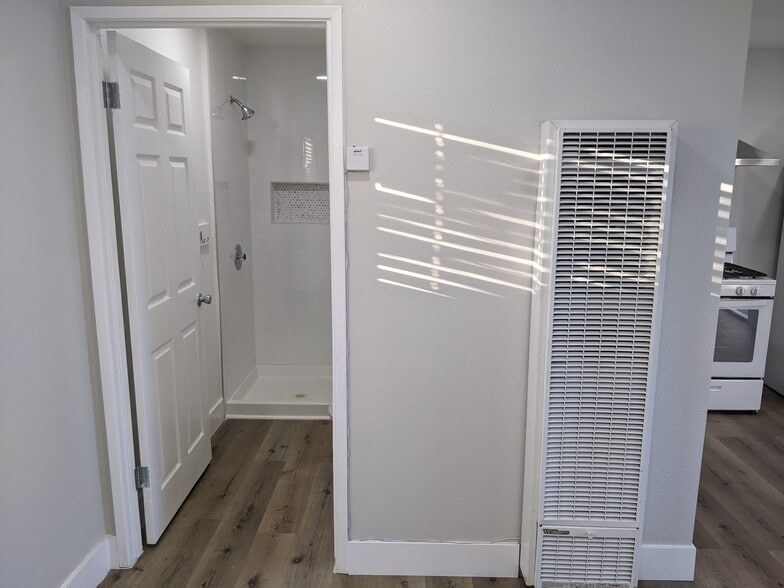 Building Photo - 3318 W 157th St