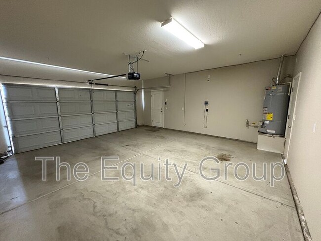 Building Photo - 3234 N Noyes Ct