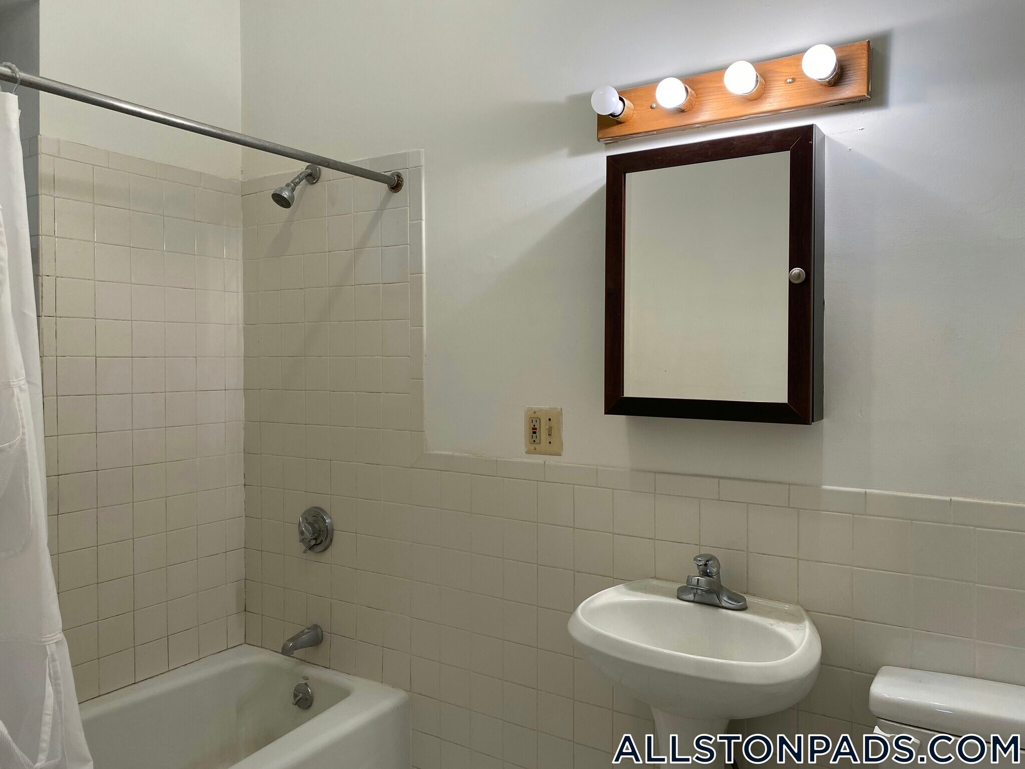 Building Photo - 1254 Commonwealth Ave