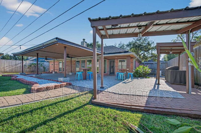 Building Photo - 23410 Stratsborough Dr