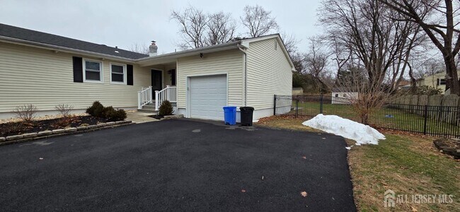 Building Photo - 22 Oak Br Rd