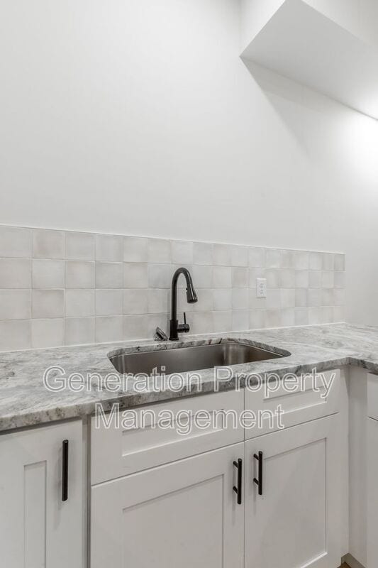 Building Photo - 1124 Garfield St