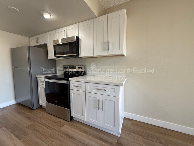 Building Photo - 3801 E Greenway Rd