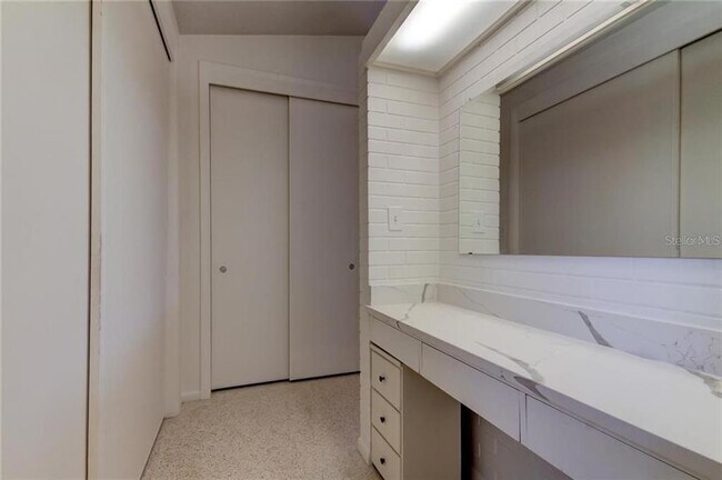 Building Photo - 1126 Woodcrest Ave