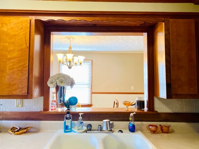 Building Photo - 606 S Webber St