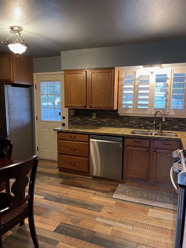 Building Photo - 9517 Mcintosh Dr