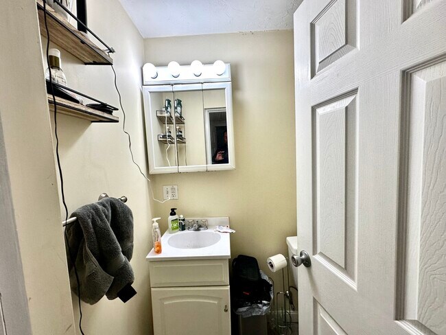 Building Photo - 108 Myrtle St