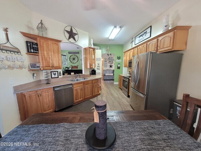 Building Photo - 906 County Rd 217