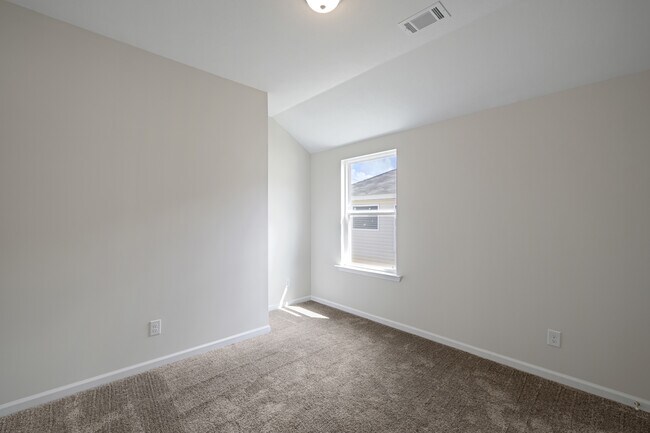Building Photo - 8850 Snelling Dr