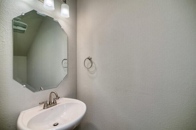 Building Photo - 735 Harvest Moon Dr