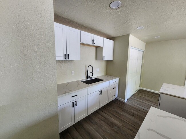 Building Photo - Beautiful Remodled, 4 Bedroom Home!