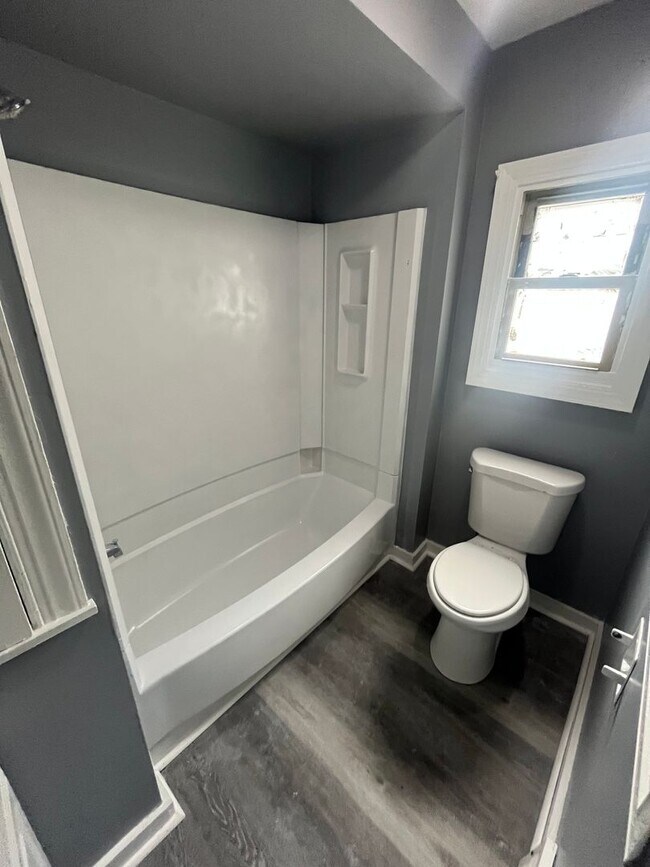 Building Photo - SECTION 8 and EDEN Accepted!! Spacious Newly Renovated 3 Br Home!