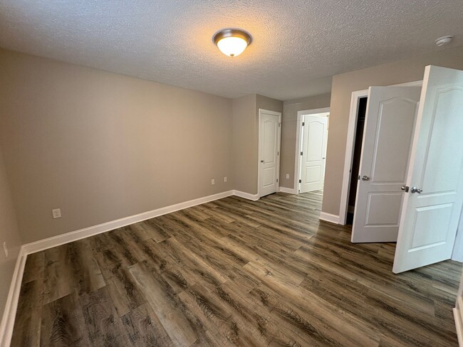 Building Photo - 505 Twisted Oak Dr NW