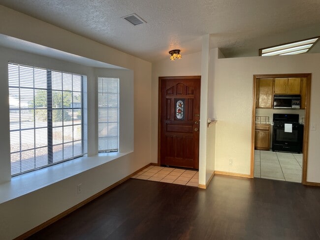 Building Photo - 14625 Live Oak St