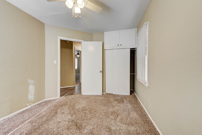 Building Photo - 1227 Iowa St