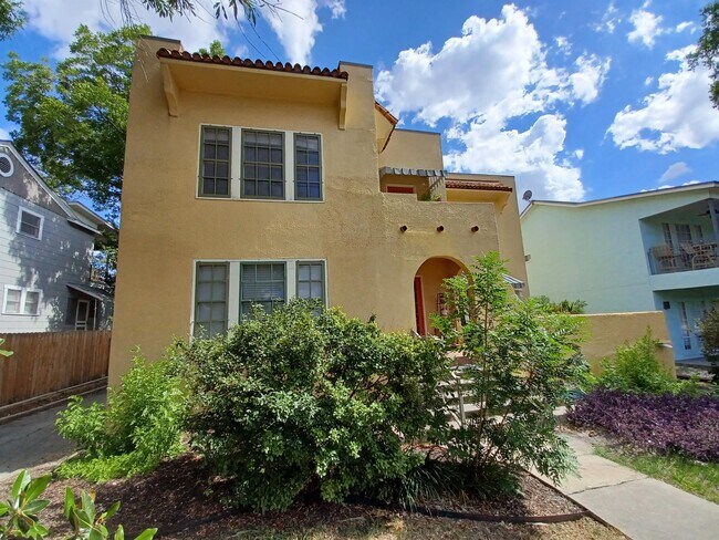 Building Photo - 214 Funston Pl