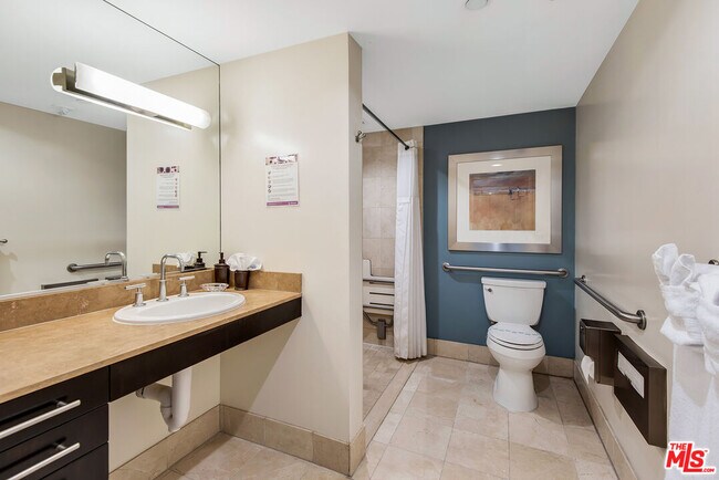 Building Photo - 13650 Marina Pointe Dr