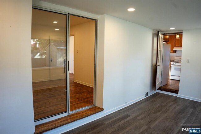 Building Photo - 58 Elm St