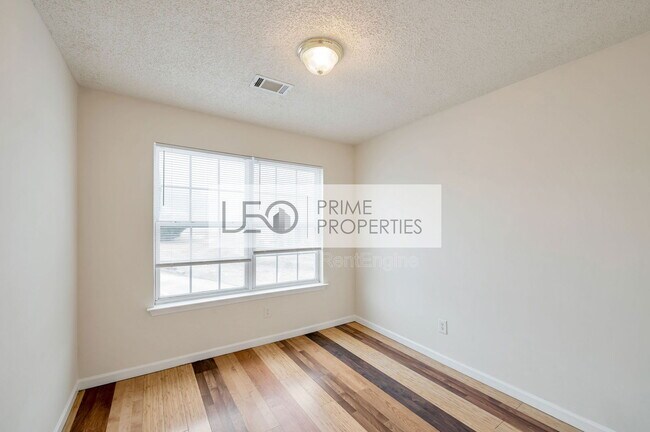 Building Photo - 950 Parkway Rd