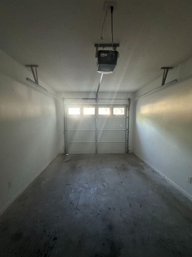 Building Photo - Briarwood West!!!