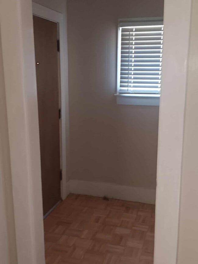 Building Photo - 612 S 9th St