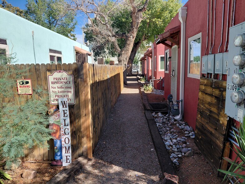 Connecting Walkway - 2311 New York Ave SW
