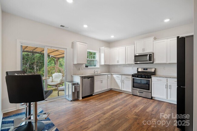 Building Photo - 136 Sequoia Frst Dr
