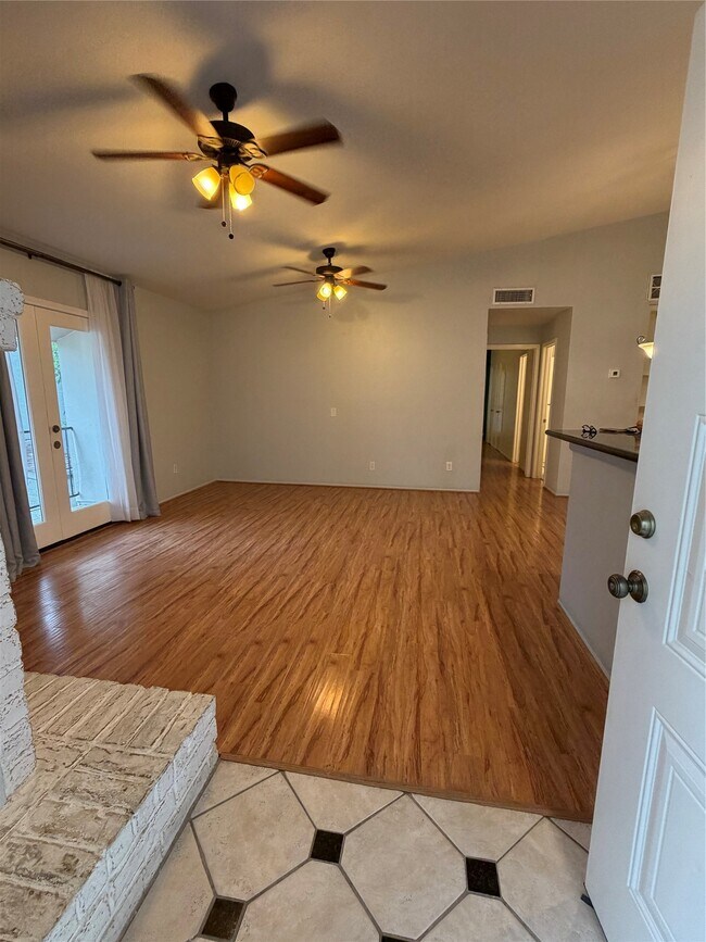 Building Photo - 2425 Augusta Dr