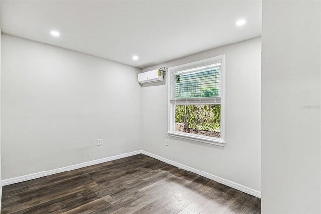 Building Photo - 1006 E 26th Ave