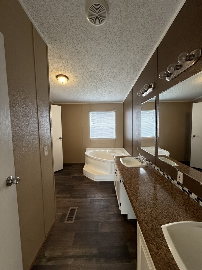 Building Photo - 124 Egret Canal N