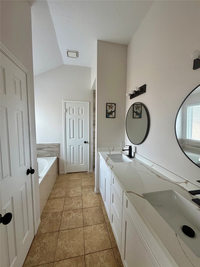 Building Photo - 11830 Oakner Dr