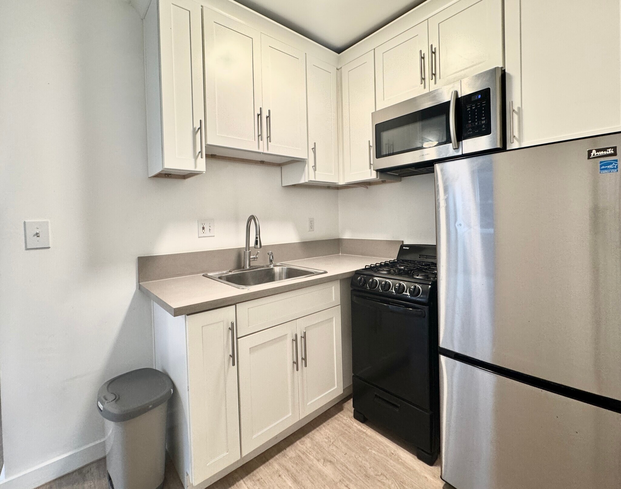 Building Photo - 1110 N Sweetzer Ave