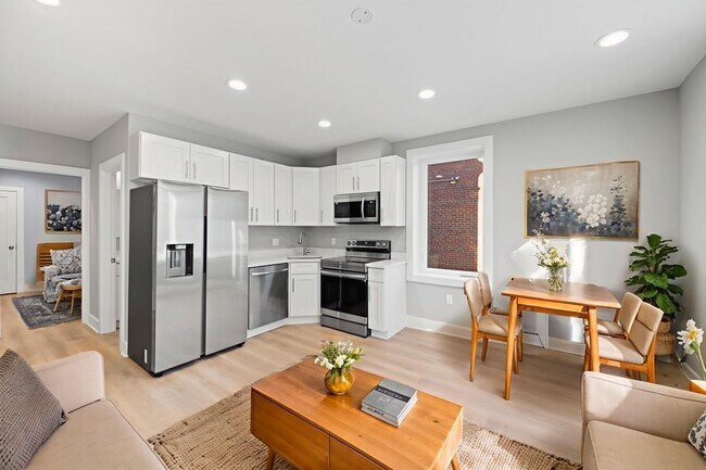 Building Photo - 4535 Avondale St