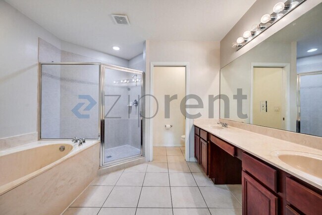 Building Photo - 3158 Antica St