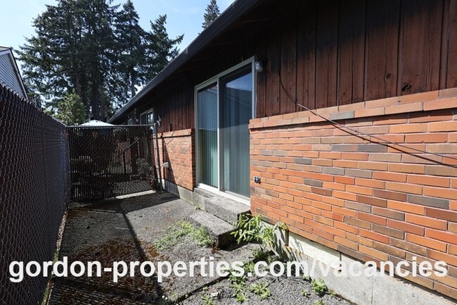 Building Photo - 14832 SE Cedar Ave
