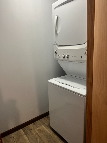 Building Photo - 2105 Bardowl Ln