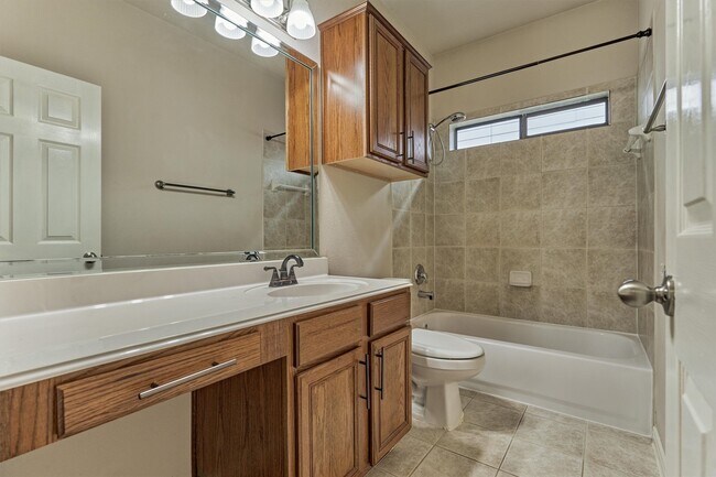 Building Photo - 8007 N Tarrytown Crossing Dr