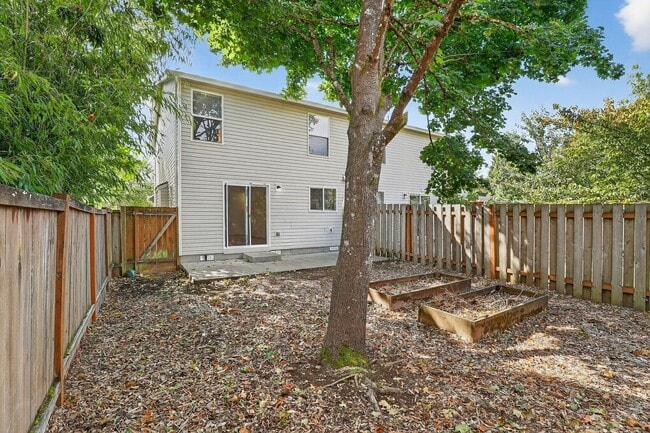 Building Photo - Great 2 story Townhome with Garage!