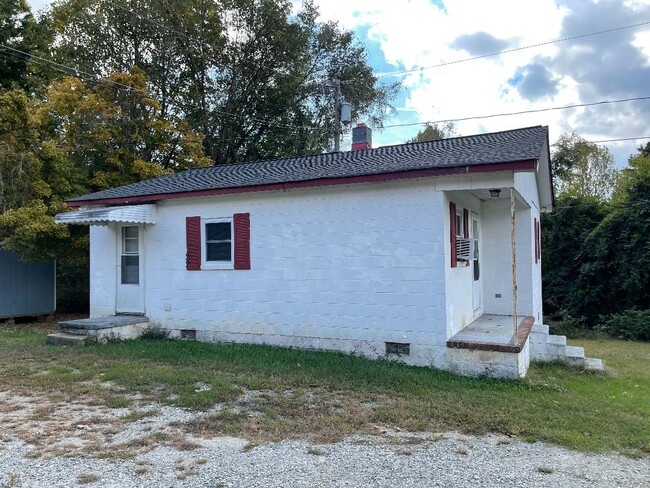 Primary Photo - 122 Chunn Ln