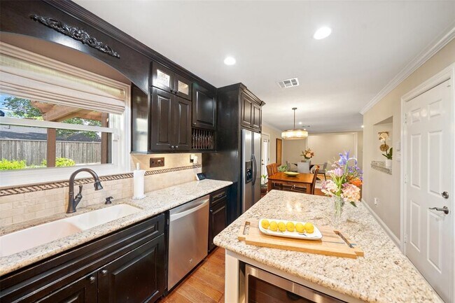 Building Photo - 2523 Droxford Dr
