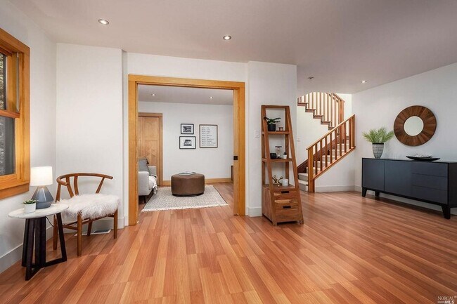 Building Photo - FIVE BEDROOM THREE AND HALF BATH HOME ON C...