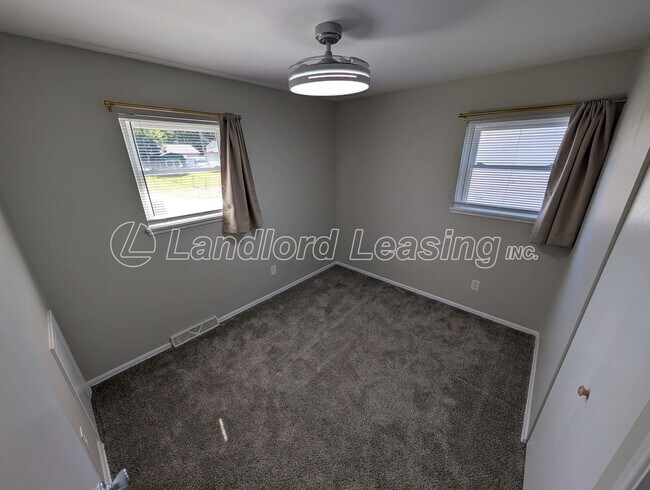 Building Photo - Updated Vermilion Ranch with Full Basement