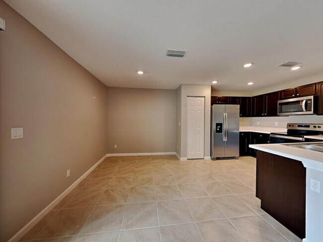 Building Photo - 242 SW Oakridge Dr