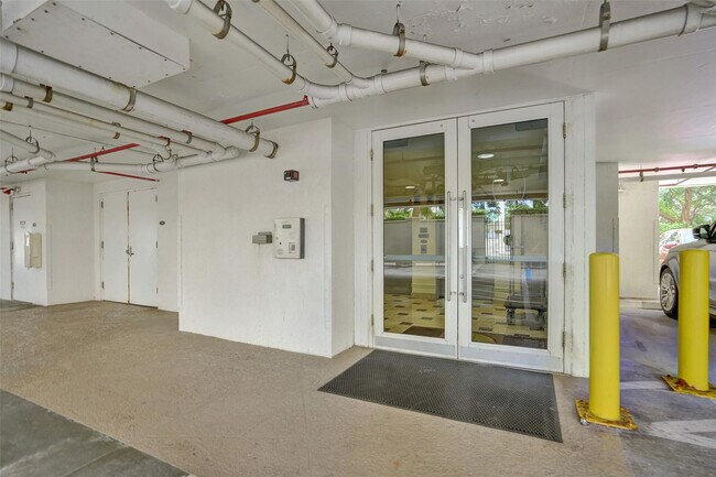 Building Photo - 101 S Ocean Dr