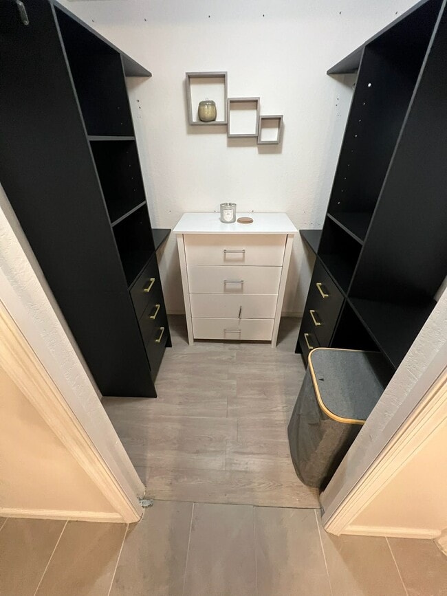 Building Photo - 7575 Meadow Lakes Dr